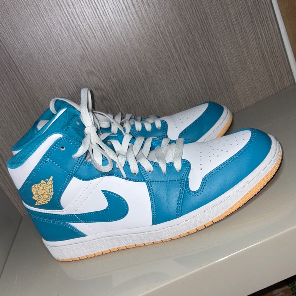 Men’s Nike Jordan 1 Mid Aquatone size 10